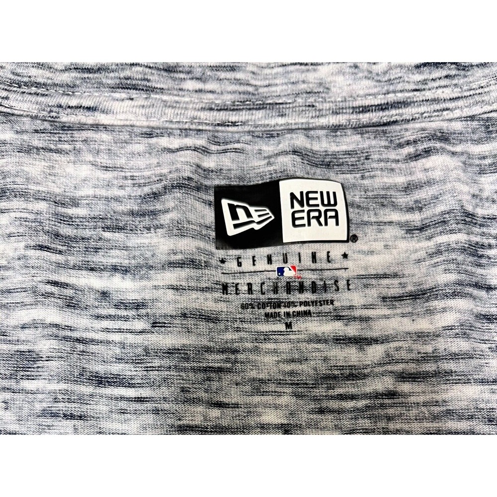 New Era Women’s New York Yankees V Neck T Shirt Size M - Picture 2 of 2